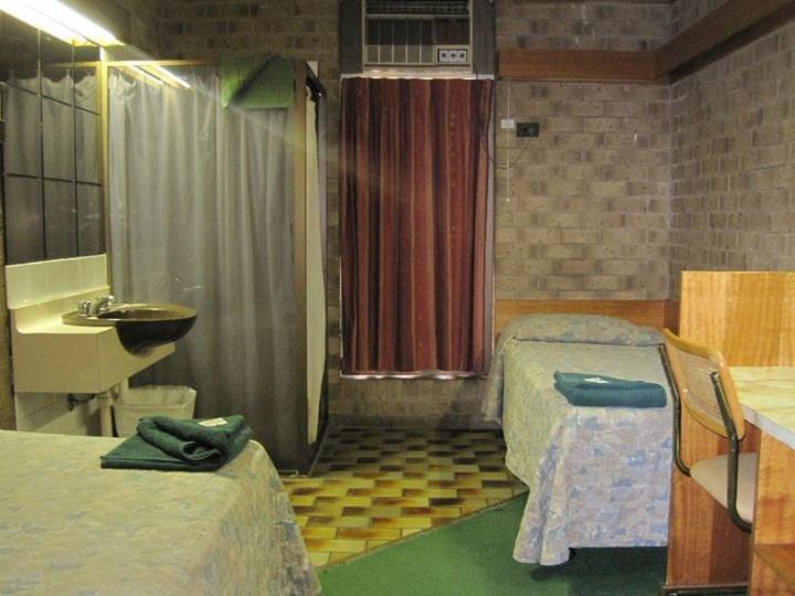 Desert Rose Inn Alice Springs Room photo